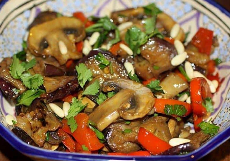 Рецепти:  Теплий салат з грибами «Святковий»