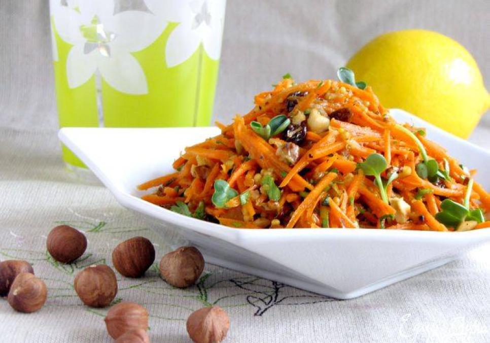 Рецепти: Смачний салат з моркви, яблука й апельсина