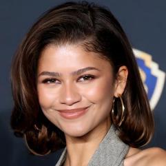 Зендая: ікона стилю здивувала фанів суперечливим образом із пір’ям