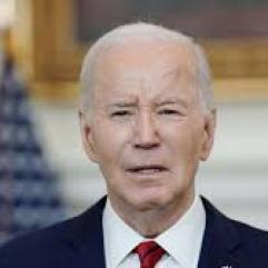 Джо Байден з'явився на публіці під час боротьби з хворобою