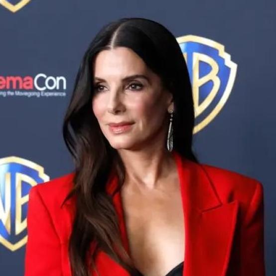 Сандра Буллок тріумфально повернулася на червону доріжку задля презентації сиквелу