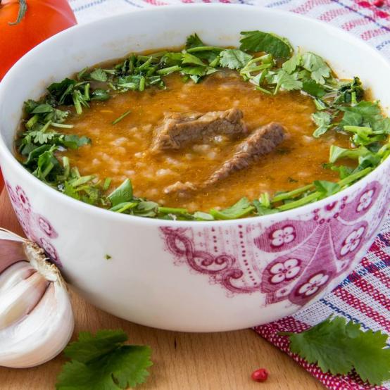 Рецепти:  Смачний апетитний домашній суп-харчо з горіхами