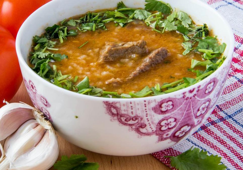 Рецепти:  Смачний апетитний домашній суп-харчо з горіхами