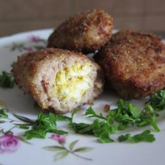 Рецепти:   Смачні домашні м’ясні зрази з яйцем та цибулею