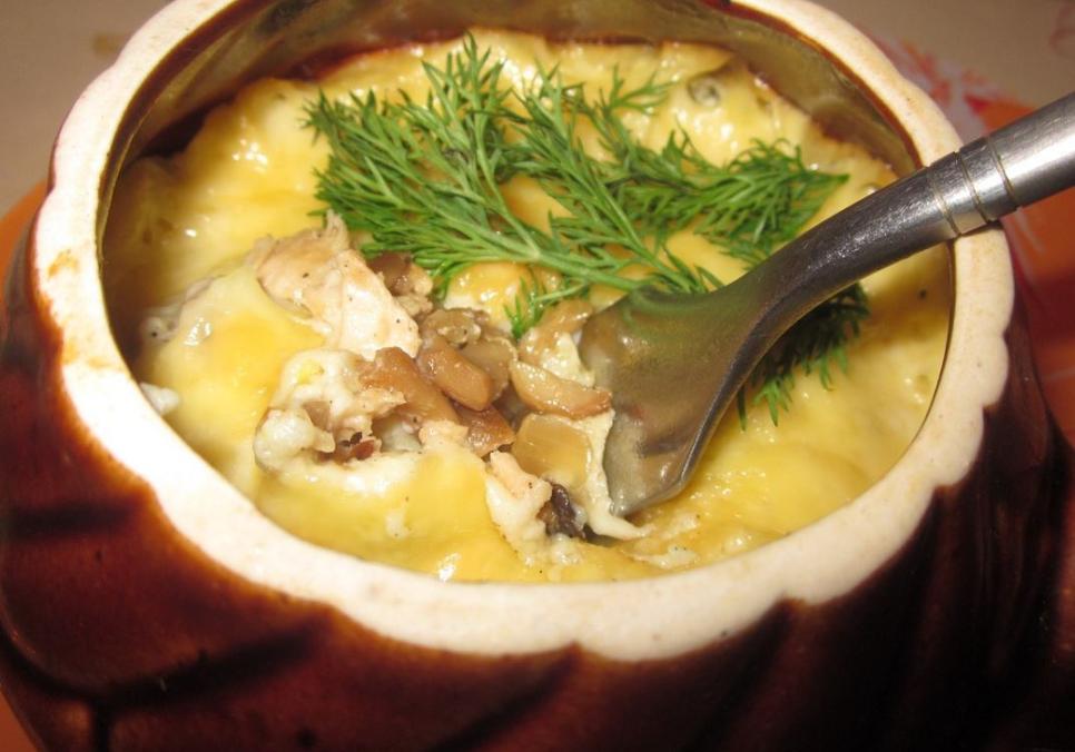 Рецепти:  Смачний ароматний домашній жульєн з куркою і грибами