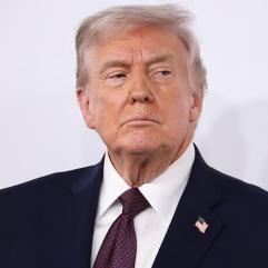 Дональд Трамп спровокував скандал своєю реакцією на смерть Роберта Мюллера