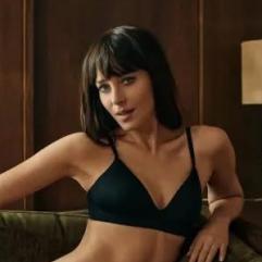 Дакота Джонсон стала обличчям нової пікантної кампанії Calvin Klein