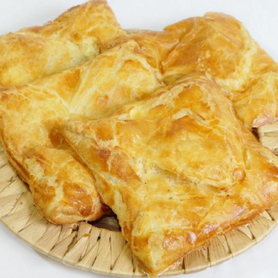 Рецепти:   Смачні домашні апетитні хачапурі  “Три сири”