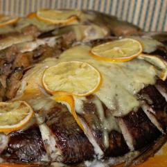 Рецепти:   Смачний фарширований короп у сметанковому соусі