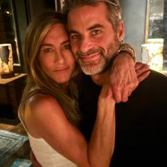 Дженніфер Еністон та Джим Кертіс готуються до таємного весілля