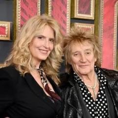 Пенні Ланкастер жартує про «медаль» за 26 років життя з Родом Стюартом