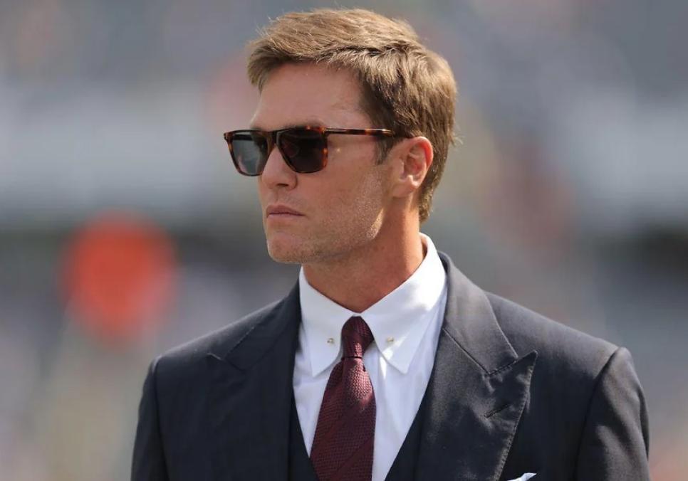 Том Брейді уникає запитань про новий роман після кокетливої вечірки з Алікс Ерл