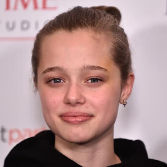 Шайло Джолі вразила шанувальників новим пірсингом під час прогулянки