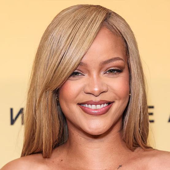 Ріанна спровокувала різні здогадки в мережі щодо батьківства доньки