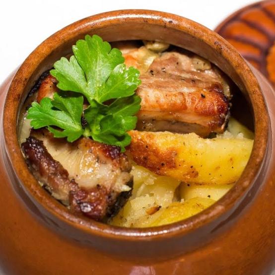 Рецепти:   Смачне ароматне ніжне м’ясо в горщику