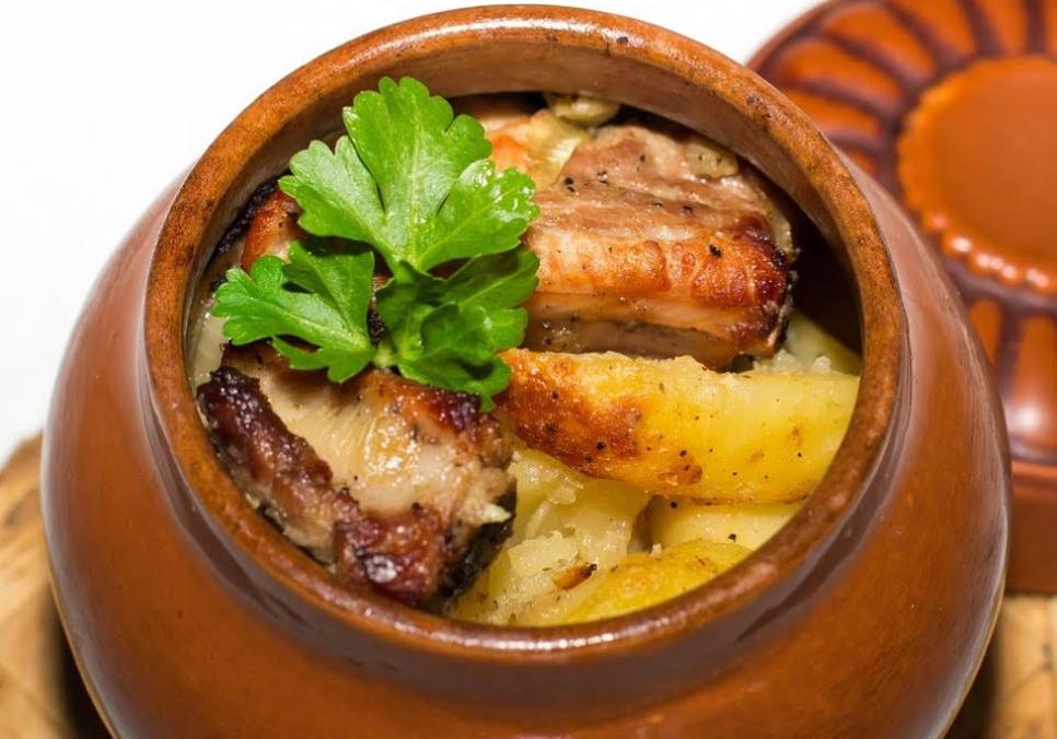 Рецепти:   Смачне ароматне ніжне м’ясо в горщику