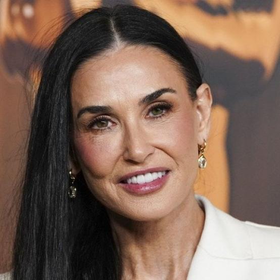 Демі Мур приголомшила фанатів радикальною зміною іміджу на тижні моди