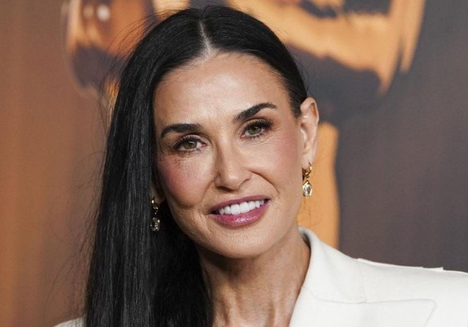 Демі Мур приголомшила фанатів радикальною зміною іміджу на тижні моди