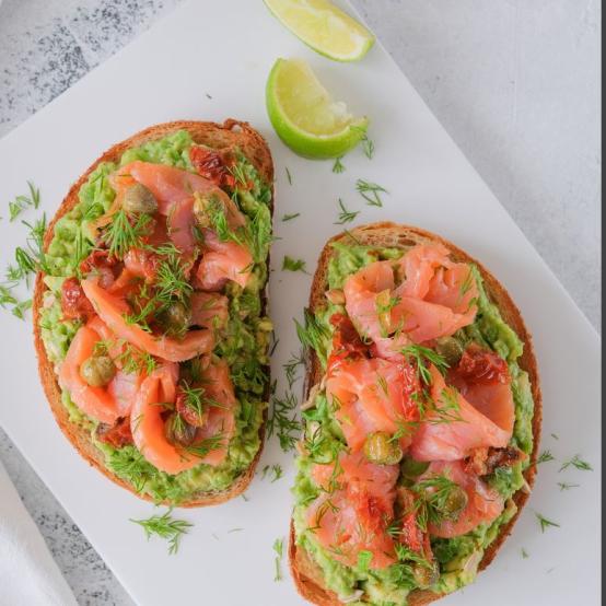 Рецепти:   Смачний цікавий салат на хлібі  “Делікатесний”