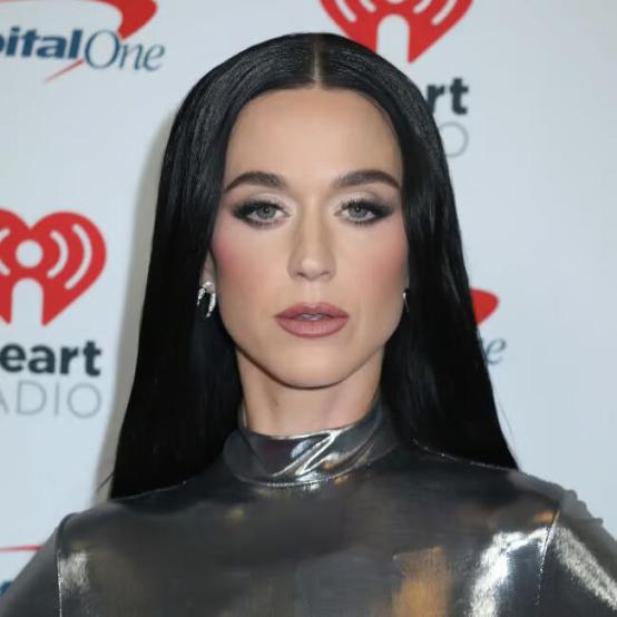 Кеті Перрі розлютила фанатів дивною витівкою біля фонтану Треві