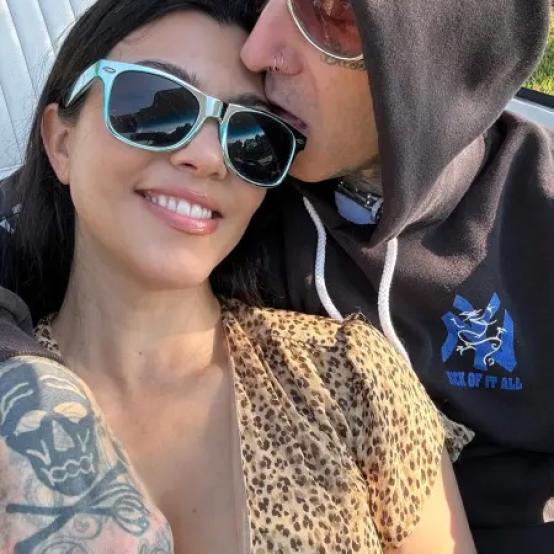 Кортні Кардаш’ян отримала пікантне привітання від Тревіса Баркера