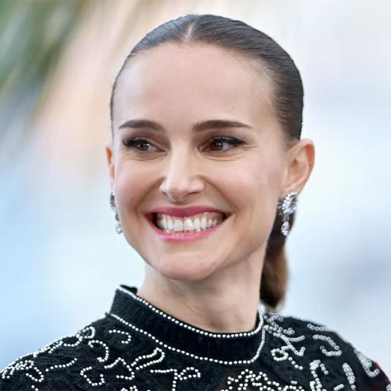 Наталі Портман офіційно підтвердила третю вагітність та показала стильний образ