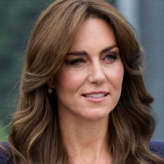 Принц Вільям та Кейт Міддлтон із дітьми вперше за три роки відвідали великодню службу