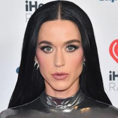 Кеті Перрі опинилася в епіцентрі гучного скандалу через давні поцілунки