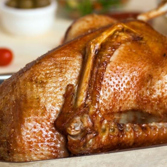 Рецепти:   Смачний  ароматний  запечений  гусак під соусом