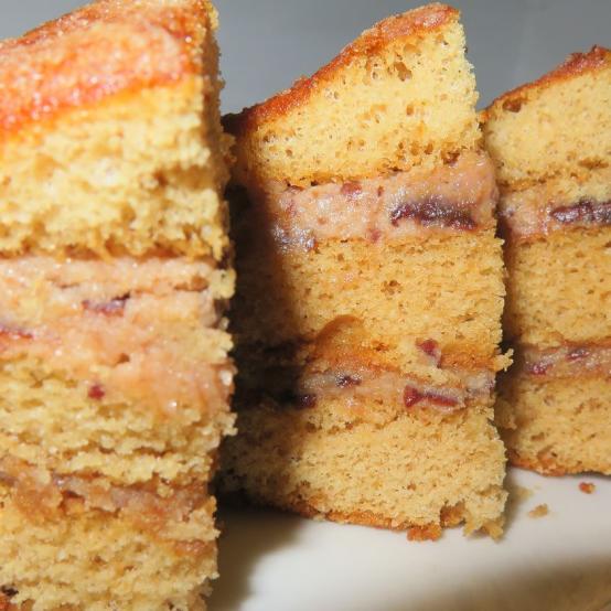 Рецепти:   Смачний ніжний домашній медовий торт з чорносливом