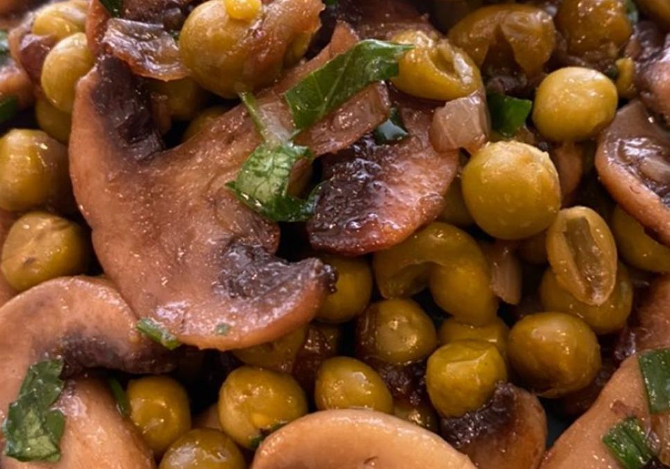 Рецепти: Смачний ароматний зелений горошок із печерицями Рецепти: Смачний ароматний зелений горошок із печерицями