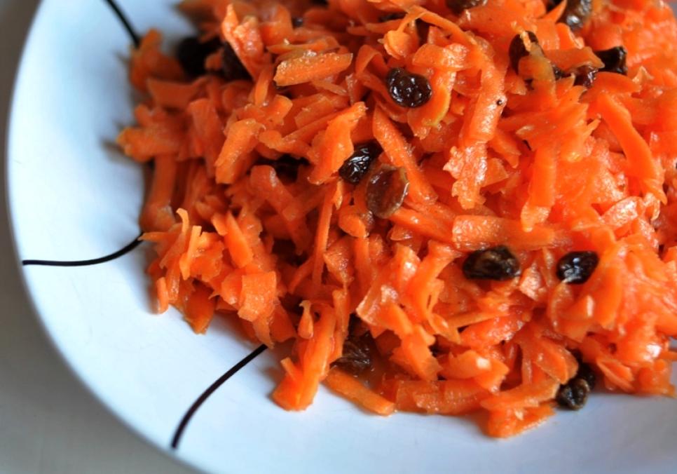 Рецепти:  Смачний солодкий салат  «Морквяний»