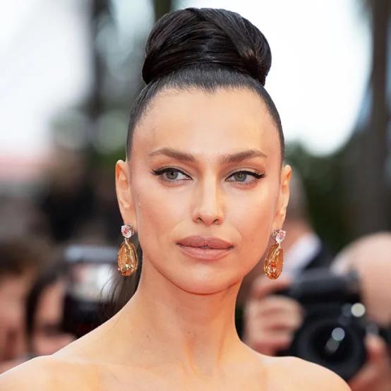 Ірина Шейк на Капрі: супермодель зачарувала мережу в бікіні від Dolce & Gabbana