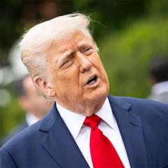 Дональд Трамп накинувся на Гейл Кінг, заявивши, що її кар'єра "закінчена" Дональд Трамп накинувся на Гейл Кінг, заявивши, що її кар'єра "закінчена"
