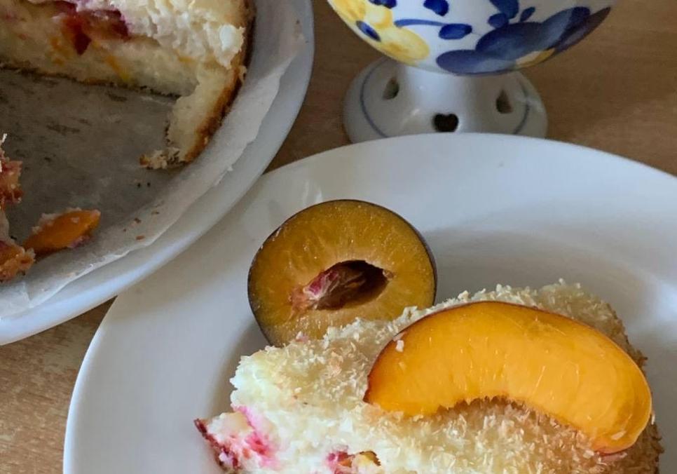 Рецепти:  Смачний домашній рисово-сирний тортик з персиками