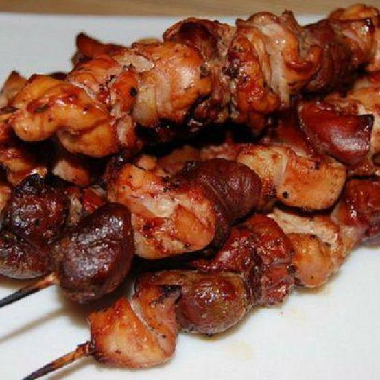 Рецепти:  Смачні курячі сердечка з кунжутом на шпажках у сковорідці