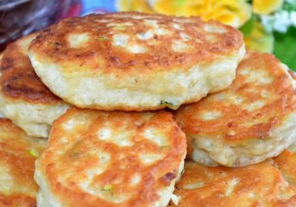 Рецепти:  Смачні ніжні вівсяні оладки з кабачком