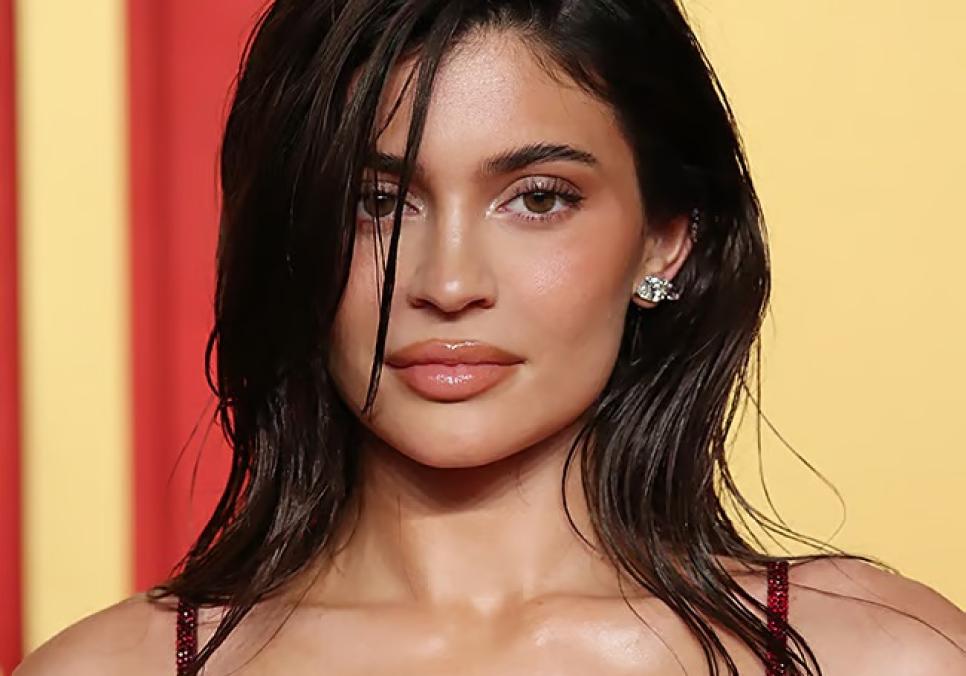 Кайлі Дженнер: червона латексна сукня здійняла шквал критики