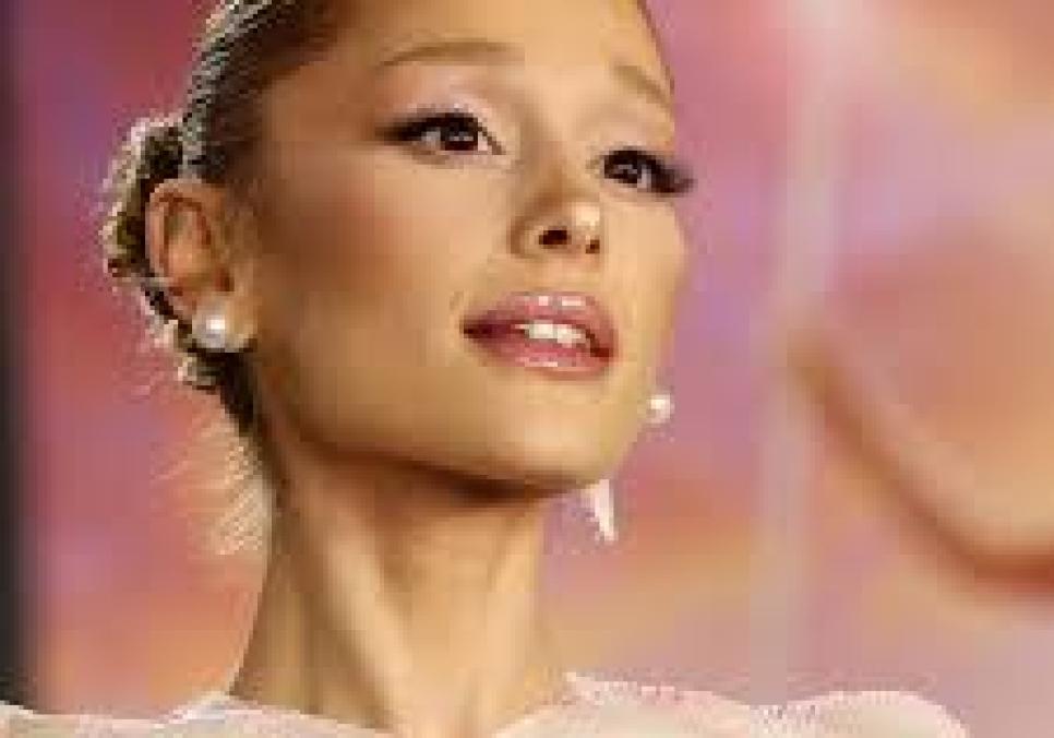 Аріана Гранде стане ведучою фінального різдвяного випуску Saturday Night Live 2025 року