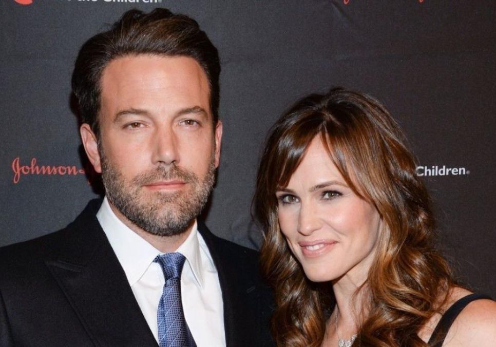 Бен Аффлек возз'єднався з Дженніфер Лопес та Дженніфер Гарнер на шкільній виставі дітей