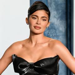 Кайлі Дженнер розкритикували за «дешевий» образ фламінго на святковій вечірці