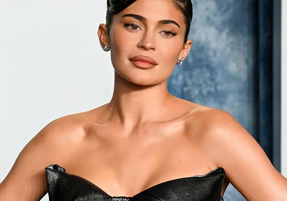 Кайлі Дженнер розкритикували за «дешевий» образ фламінго на святковій вечірці