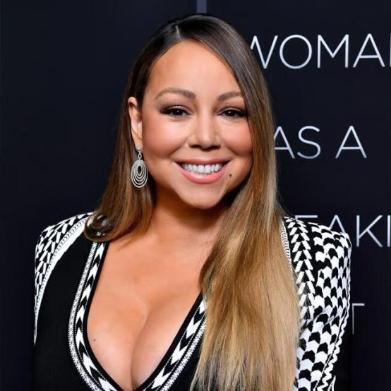 Мерая Кері підкорила Аспен у мінісукні від Fendi та розкішному хутрі