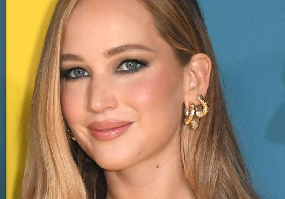 Дженніфер Лоуренс: драматичний костюм Dior на Gotham Awards породив неоднозначну реакцію