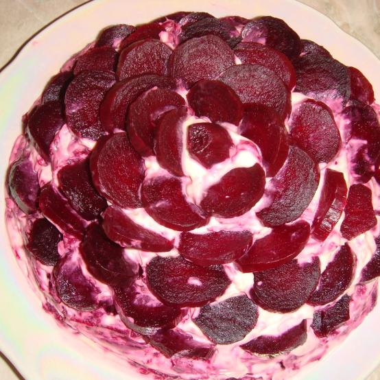 Рецепти:    Смачний  домашній святковий  салат  «Чорна троянда»