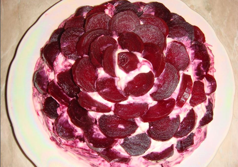 Рецепти:    Смачний  домашній святковий  салат  «Чорна троянда»