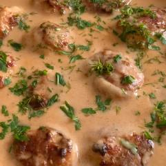 Рецепти:   Смачні ароматні м’ясні битки в соусі