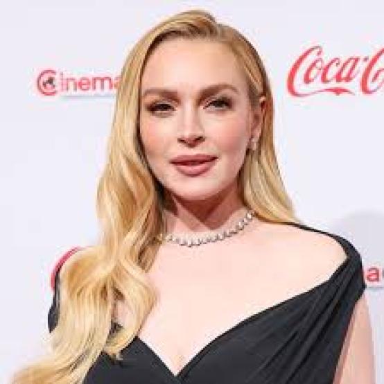 Ліндсі Лохан: акторка спричинила суперечки, коли вейпила під час обіду з чоловіком та сином