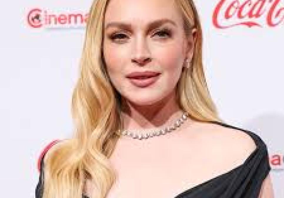 Ліндсі Лохан: акторка спричинила суперечки, коли вейпила під час обіду з чоловіком та сином