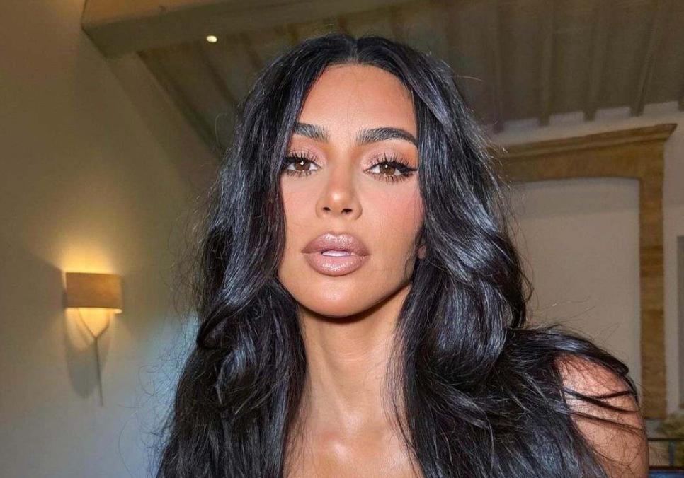 Кім Кардаш'ян відпочиває в крихітному бікіні після стресу від іспиту на адвоката